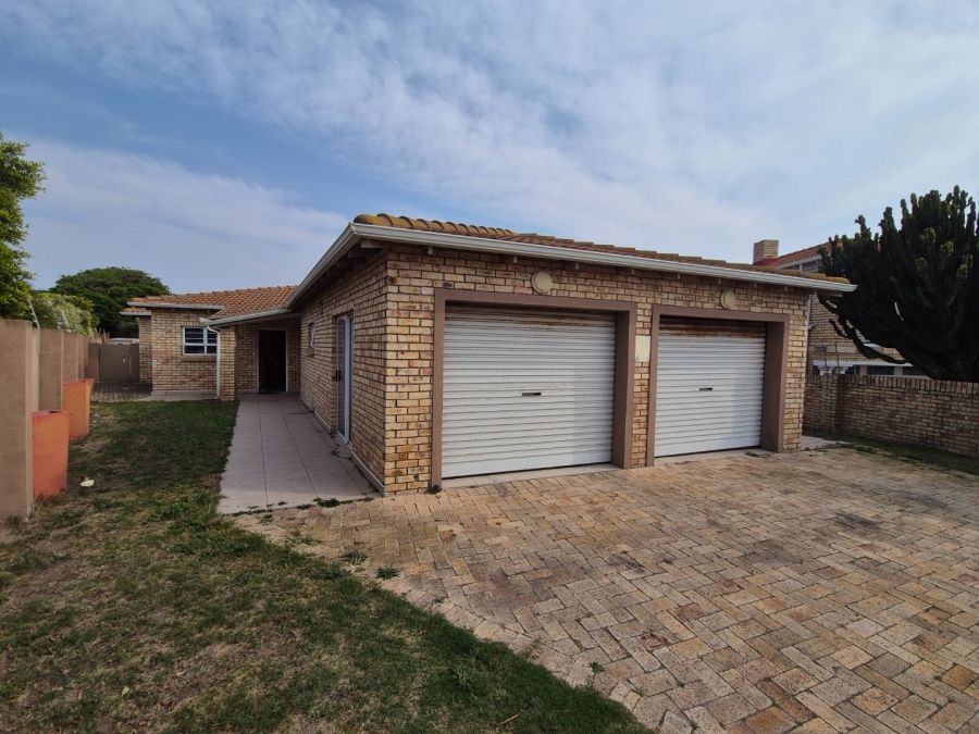 4 Bedroom Property for Sale in Bluewater Bay Eastern Cape